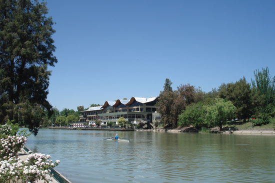 Mendoza: Der See im Park "General San Martin"