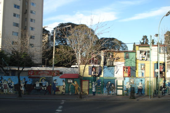 Eingang zum Viertel "La Boca" - weltberuehmt fuer seine bunten Haeuser