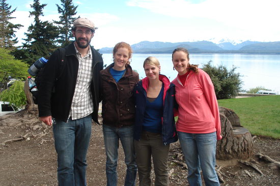 In meinem Hostel waren 3 sehr sehr nette Lehrer aus den USA, die in Chile unterrichten.  Leider mussten die drei am naechsten Tag schon wieder los.  Uebrigen blieben leider nur Paerchen. Meine Wanderungen hab ich also alle auf eigene Faust und alleine unternommen. Aber so ist das machmal eben...war trotzdem schoen!