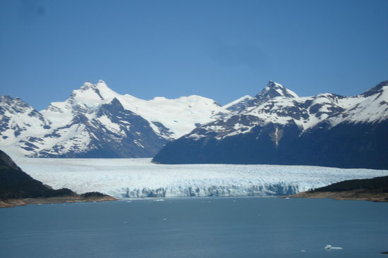 Der etwa 60 km lange Perito-Moreno-Gletscher mündet in den Lago Argentino