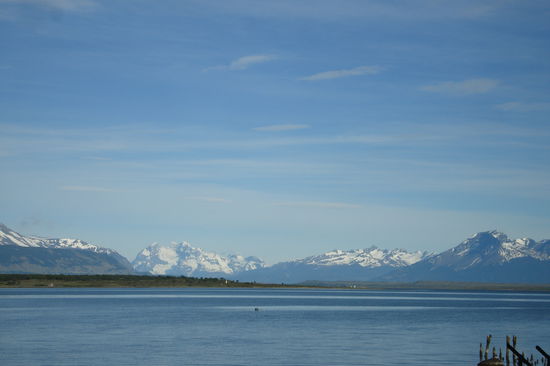 Am Hafen hat man schon mal einen tollen Blick auf den nahgelegenen Nationalpark "Torres del Paine"