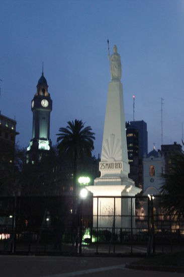 Plaza de Mayo in der Nacht