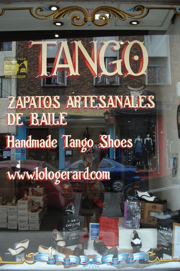 Hier im Viertel Once &amp; Cabalito bekommt man alles, was man zum Tango tanzen benoetigt....