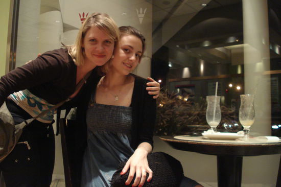 Marina und ich beim letzten Milchshake schluerfen in Palermo! 
Da geht es einem doch gleich wieder besser! 