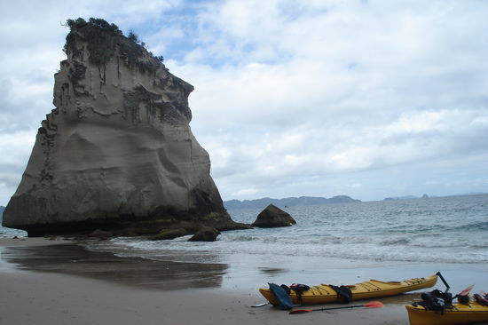 Cathedral Cove (Der Strandabschnitt hatte ziemlich Aehnlichkeit mit dem in Krabi in Thailand)