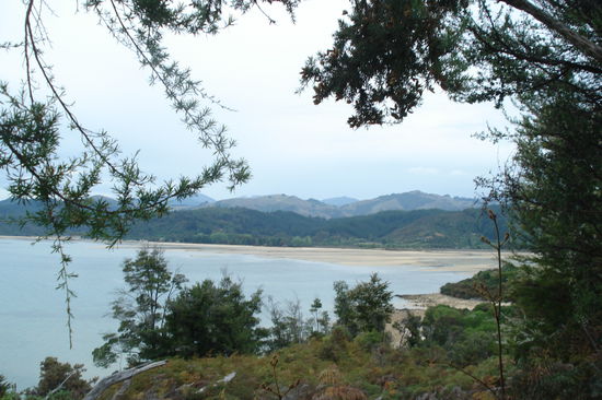 Trotzdem wunderschoen die Buchten und der Walk, trotz des schlechten Wetters.