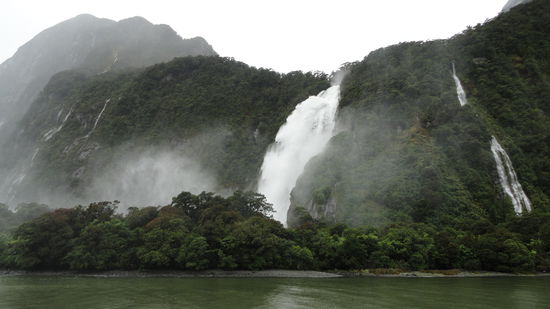 Mal groesser der Wasserfall, mal kleiner...auf jeden Fall wunderschoen - trotz des Mistwetters hier an der Westkueste.