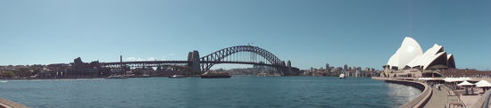Typisch Sydney...Habour Bridge und Operahouse.