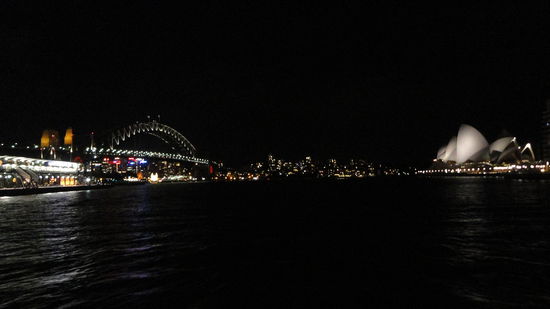 Auf der Nachtfaehre vom Circular Quay nach Darling Habour. Echt toll und das fuer nicht mal 5 Euro!!! 
