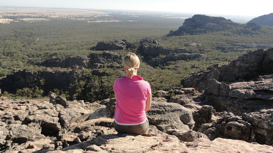 Blick in die Ferne bzw. ueber die Berge der Grampians...