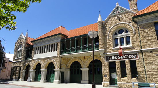 Mir hat Perth total gut gefallen. Vor allem die Kombination aus alter und neuer Architektur.