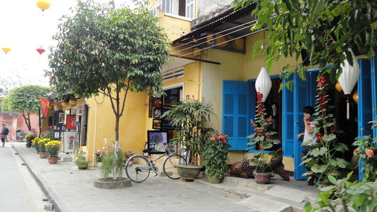 Kunterbunt, sauber und faszinierend das kleine Hoi An, wenn auch sehr touristisch.