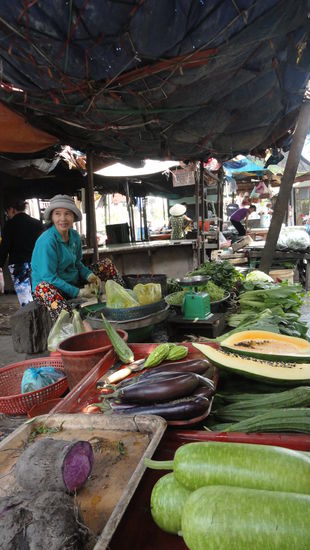 Auf dem Markt ausserhalb des Zentrums