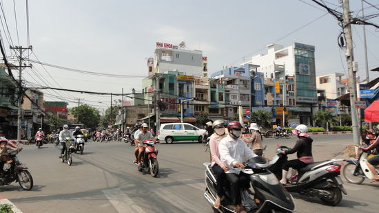 Ein kreuz und quer der Motorroller. Wobei dieses Bild echt harmlos ist.