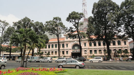 Im Zentrum Ho Chi Minhs.