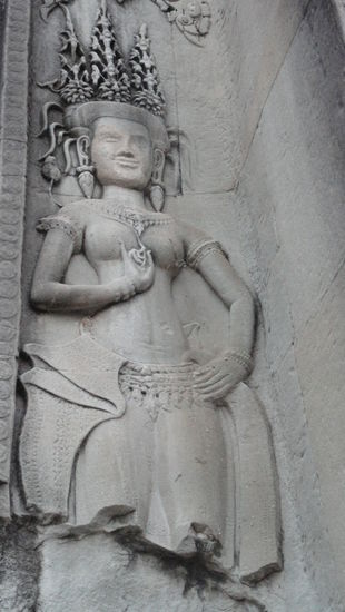 Viele der Tempelwaende sind mit steinernen
den Figuren dekoriert.