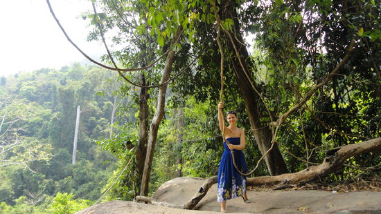 Uhuhuhu.... Riesige Lianen, da fuehlt man sich doch fast wie Tarzan 