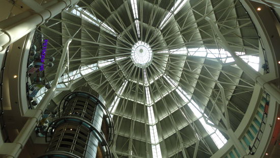 Im Inneren der Tuerme mit Blick auf die Kuppel.