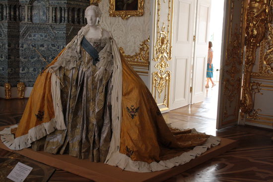 Kleid aus Papier .......