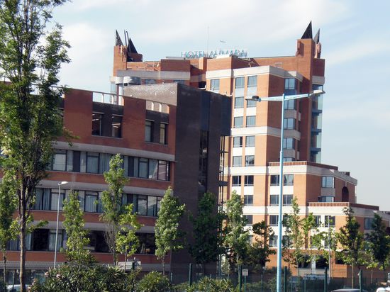 Tolles 4 Sterne Hotel am Rande der Stadt. Aus dem 9. Stock (wo unser Zimmer war) hat man einen schönen Ausblick auf die Stadt.