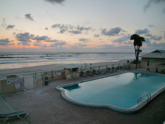 Unser Pool direkt am Meer. (Daytona Beach)