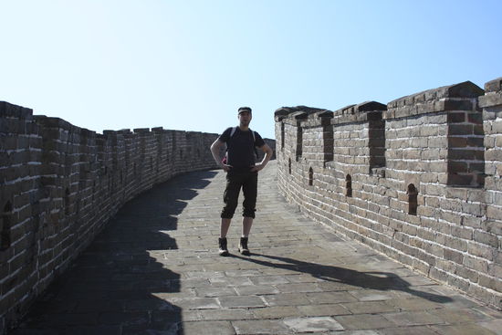 Alex und die Mauer allein.