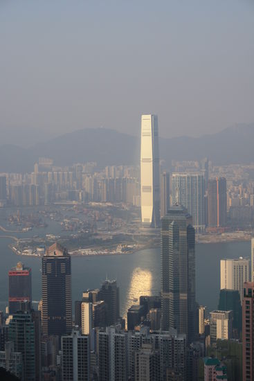 So sieht es dann von oben aus. Es wirkt alles sehr bebaut, aber ich war überrascht wie grün die Stadt ist.