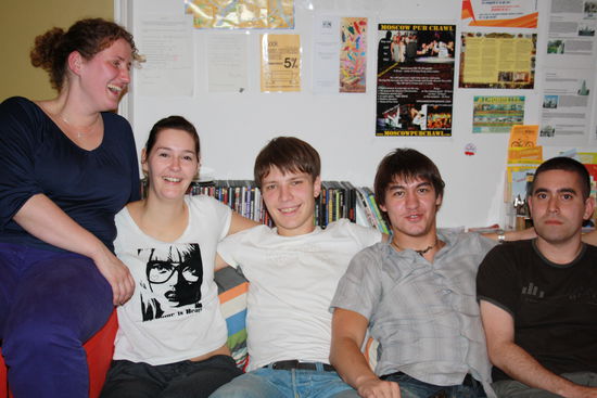 Abends im Hostel beim feiern.