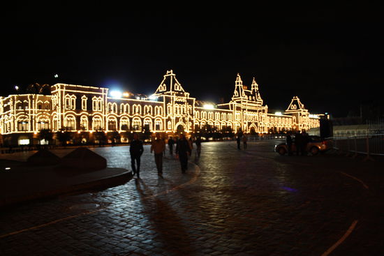 Das "GUM" bei Nacht. Ist denn schon Weihnachten?