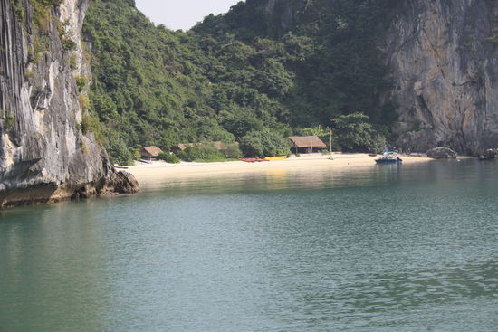 Das war sie, unsere kleine Insel. Geschlafen haben wir in Bambushütten.