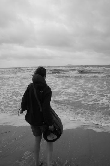 Da kommen Heimatgefühle auf, Sturm, ein bißchen Regen, Strand, wahnsinns Brandung.