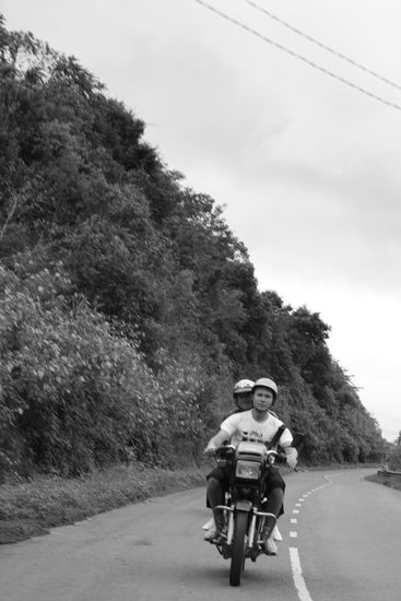 Fahrertausch: Julien fährt und der Guide ist hinten.