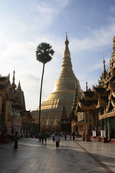 Und alles was hier glänzt ist tatsächlich Gold und Edelsteine. Angeblich ist das Eintrittsgeld für den Erhalt, aber sicherlich gehen mehr als 50% an die Regierung.