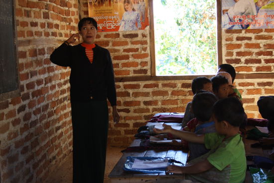 Hier gibt es noch gemischte Klassen. Von 1. bis zur 4., alles in einem Klassenzimmer.