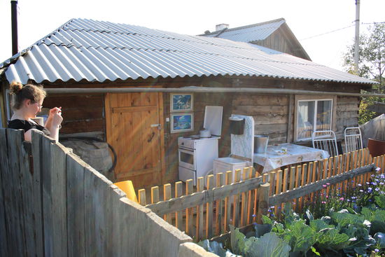 Hier war unser zu Hause für 2 Tage. Küche und waschmöglichkeit draußen, zur Toilette 100 m übers Kartoffelfeld. Spartanisch aber wir waren da eh nur zum schlafen.