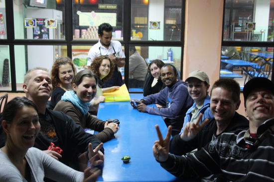 Ich, Rainer, Maria, Regina, Sabine, der Kellner, Samantha, Yazing, Sabine, Rene, Stefan und Alex hinter der Kamera.