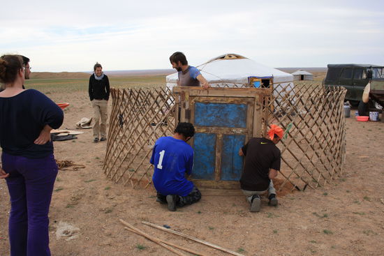 So baut man eine Jurte, in der haben wir dann auch geschlafen.