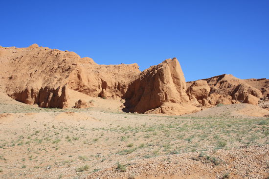 4 Km gelaufen. Als wir ankamen, hatten wir schon gemerkt, das mit Zaya was nicht stimmt. Motorad-unfall