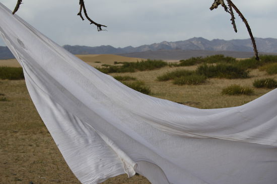 Überall waren kleine Sanddünen. Auf dem Rückweg geriet ich noch in einen kleinen Sandsturm.
