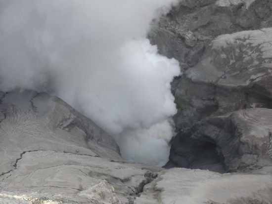 Blick in den Krater von Bromo