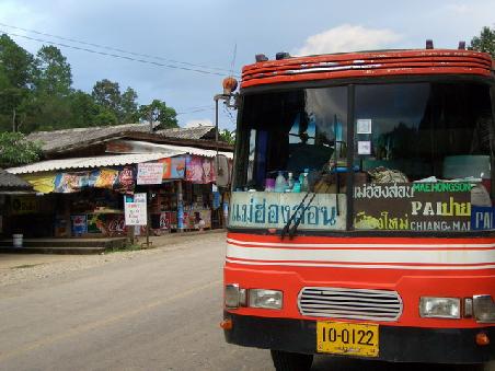 Unser Bus von Chiang Mai nach Pai auf halber Strecke