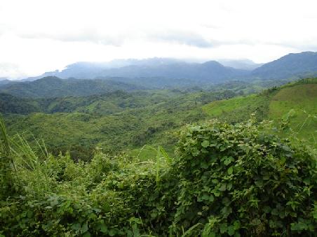 Landschaft auf der Strecke Phonsavan - Vang Vieng