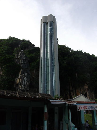 Der moderne Lift - kaputt