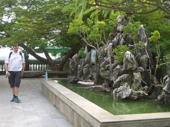 Relativ erschoepft auf der zweiten Ebene vor ...