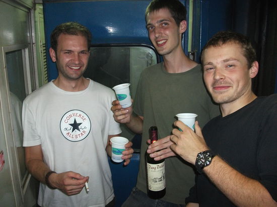 Leckerer Dalat-Wein in der Raucherzone.