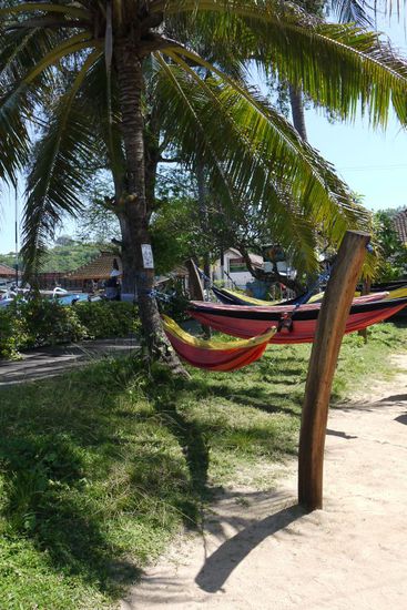 Hängematten vor der Tauchschule