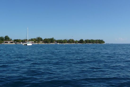 ...erwartet uns auf Gili T. strahlend blauer Himmel 