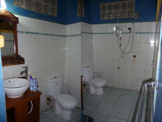 ...mit offener Toilette