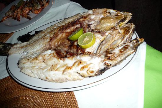 Es gab White Snapper (für uns beide) und Königsgarnelen (für Peter)