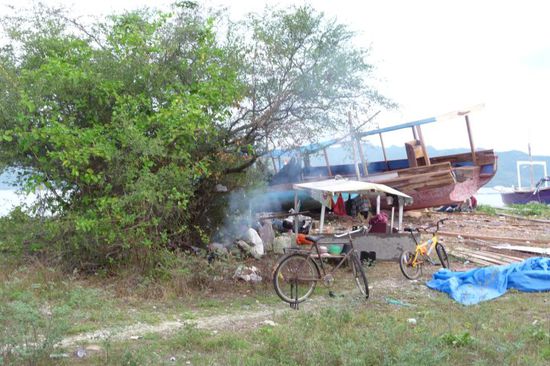 Feuer für den frisch gefangenen Fisch